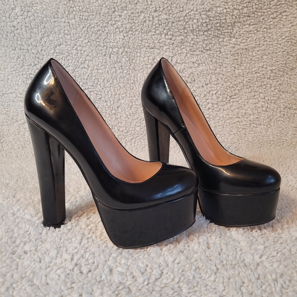 Chic Black Platform Pumps